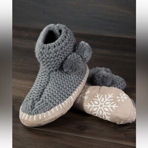 NWT! Ruggine Hand Knitted Garter Stitched Slipper Shoes Grey w/ Pom Poms